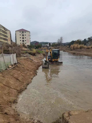 兴国县杰村乡 开展河道清淤泥疏浚 改善流域水环境
